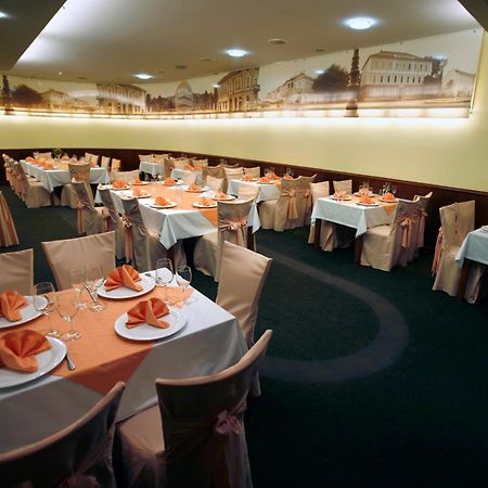 Hotel Savus スラヴォンスキ・ブロド エクステリア 写真
