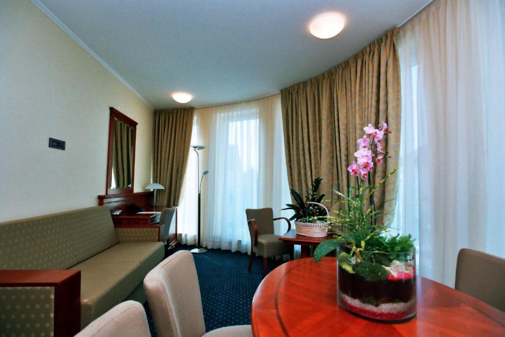 Hotel Savus スラヴォンスキ・ブロド エクステリア 写真