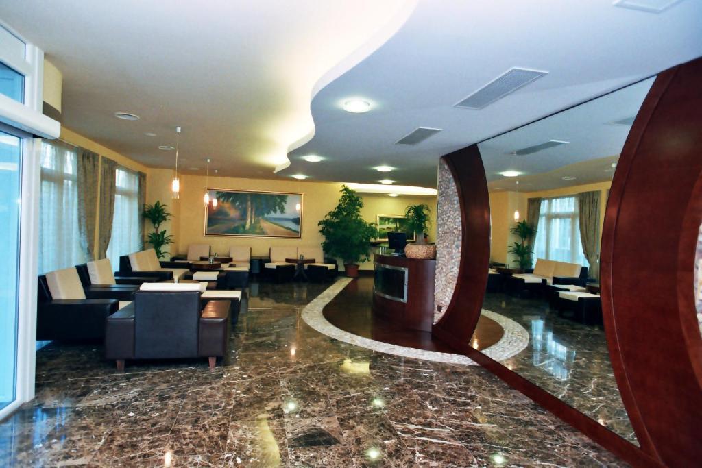 Hotel Savus スラヴォンスキ・ブロド エクステリア 写真