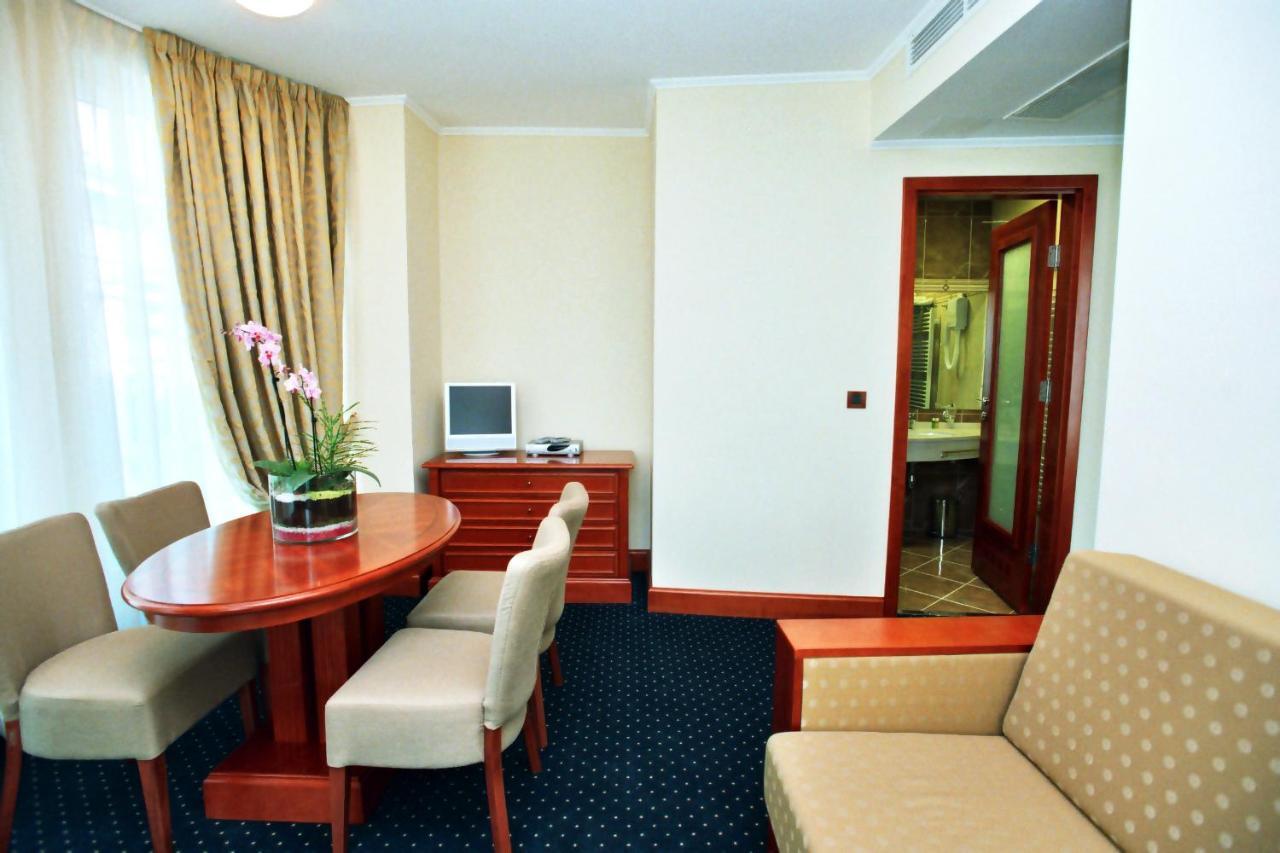 Hotel Savus スラヴォンスキ・ブロド 部屋 写真