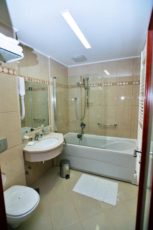 Hotel Savus スラヴォンスキ・ブロド 部屋 写真