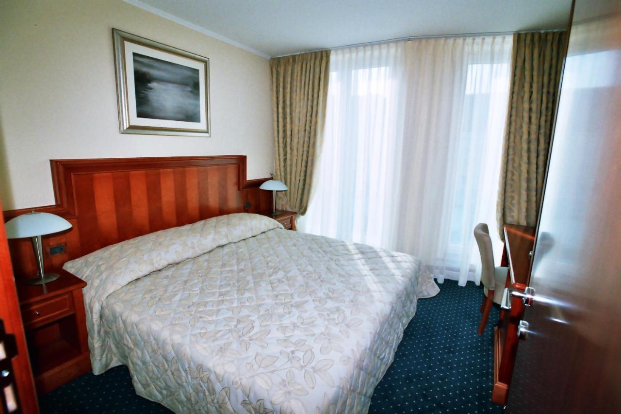 Hotel Savus スラヴォンスキ・ブロド 部屋 写真