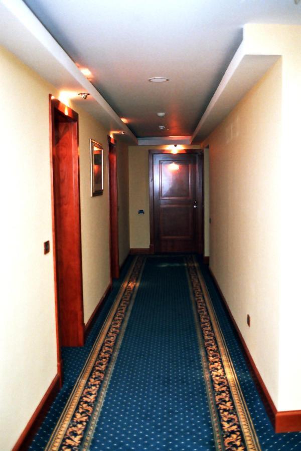 Hotel Savus スラヴォンスキ・ブロド エクステリア 写真