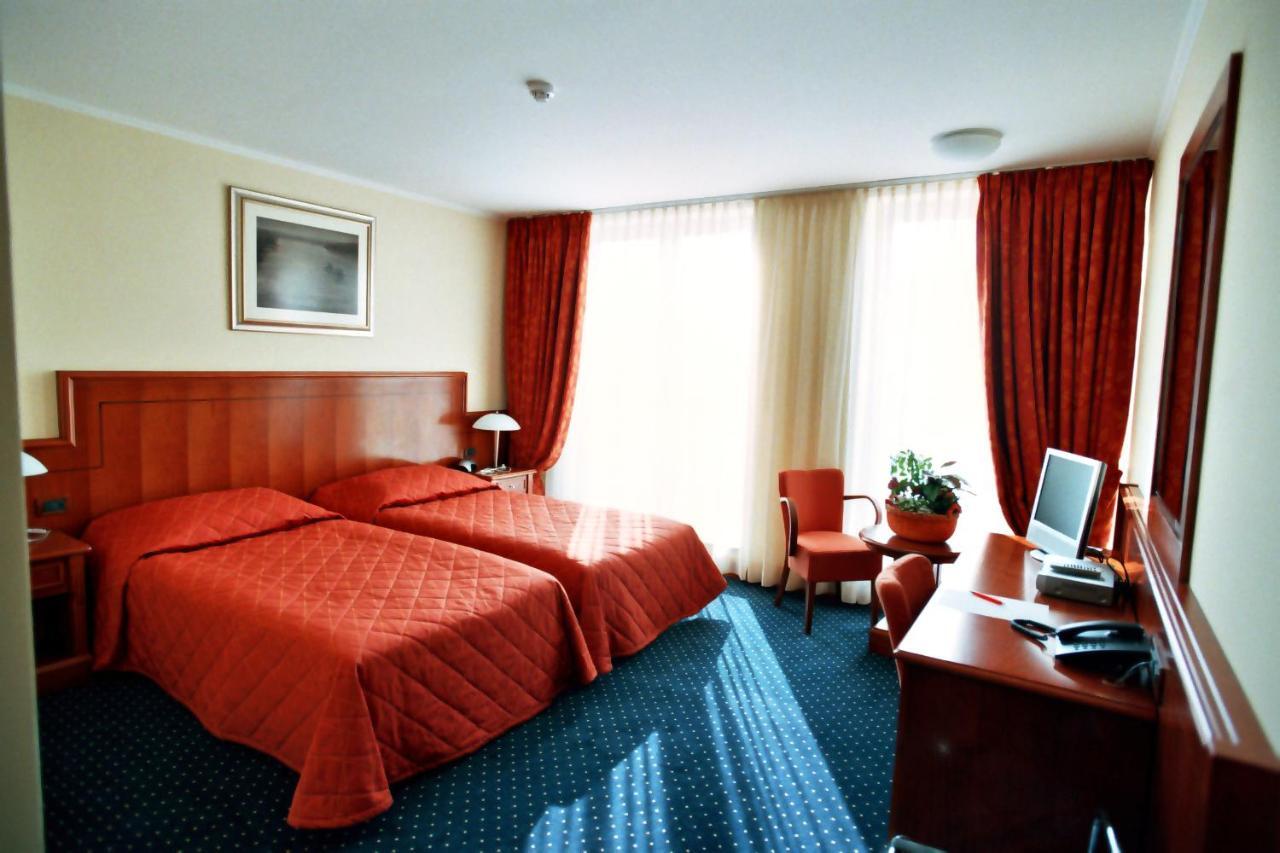 Hotel Savus スラヴォンスキ・ブロド 部屋 写真