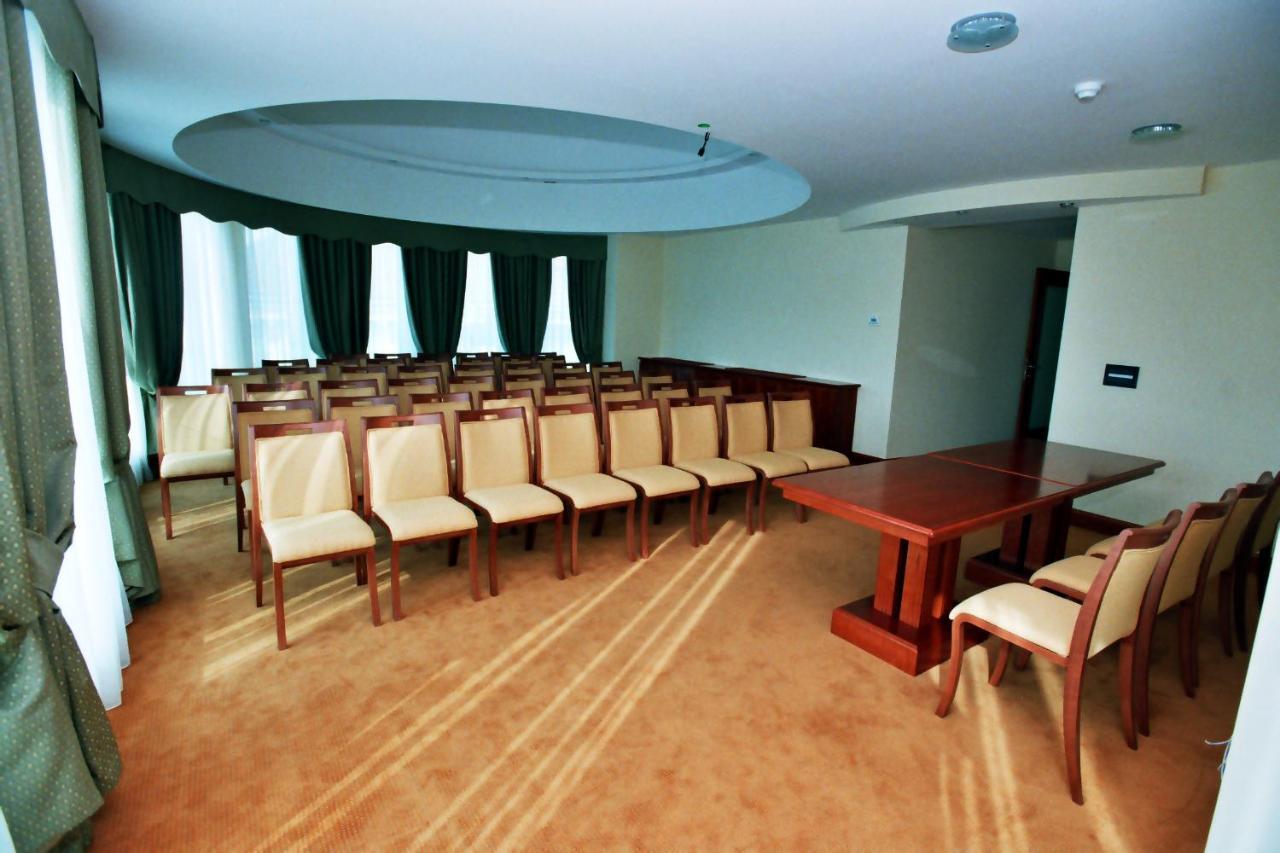 Hotel Savus スラヴォンスキ・ブロド エクステリア 写真
